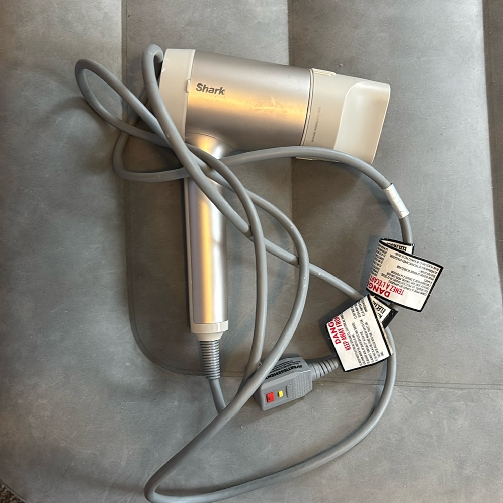 Shark hairdryer